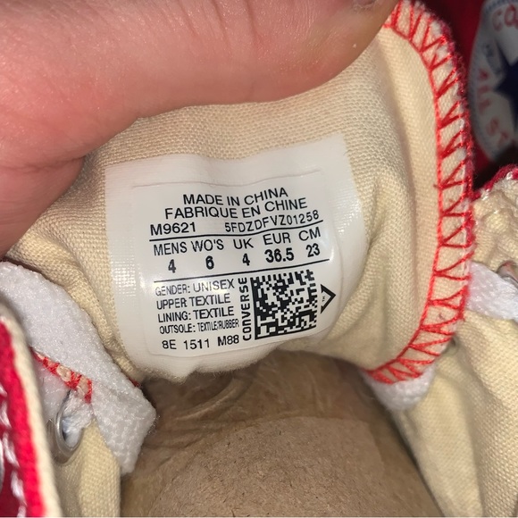 SOLD Converse Chuck Taylor All Star Classic high Top Converse Red Women’s size 6 - Picture 8 of 9